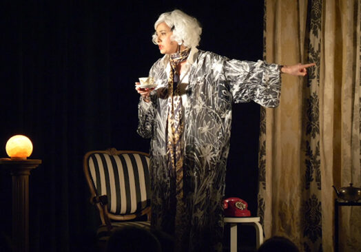 LA CONTESSA RICEVE ALLE 5